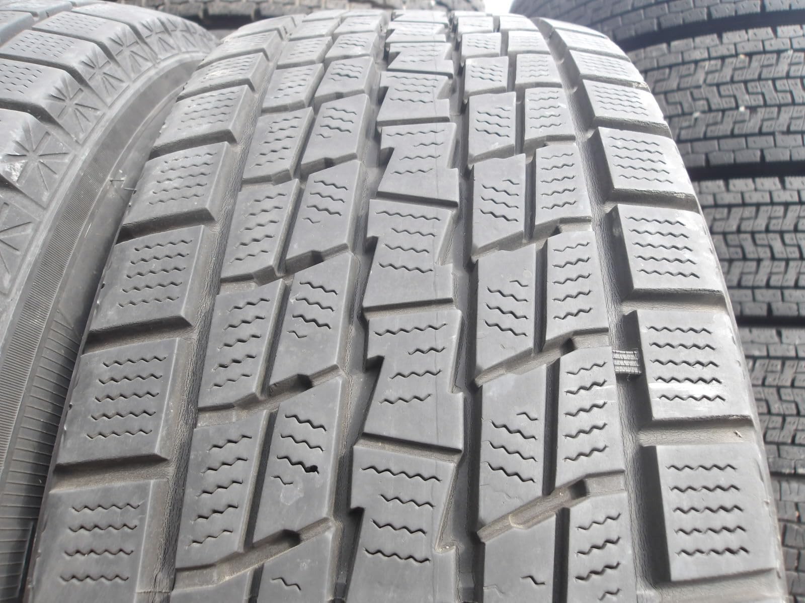 Amazon.co.jp: Q749-5 225/65R17 冬4本セット スタッドレス 102Q 225